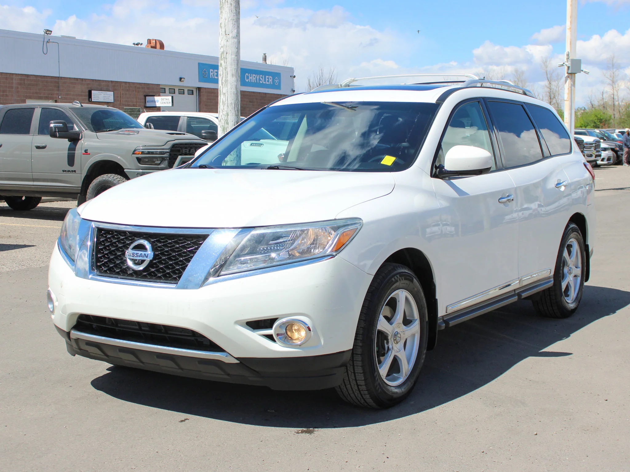 Used 2014 White Nissan Platinum * V6 | Heated/Cooled Seats | Rear DVD | Trailer Tow Package | BOSE | 360 Camera image 8