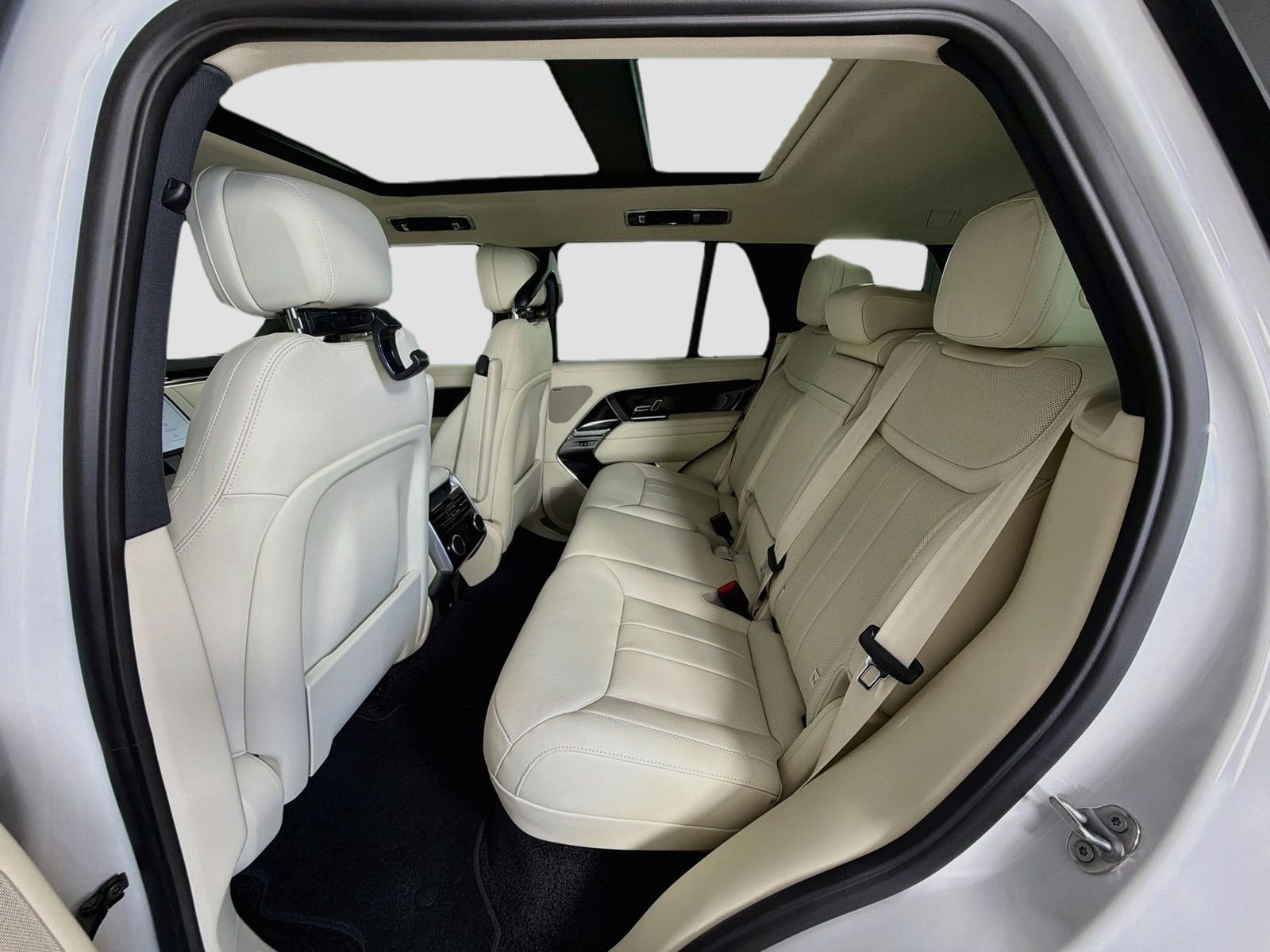 New 2026 Fuji White Land Rover SE image 27