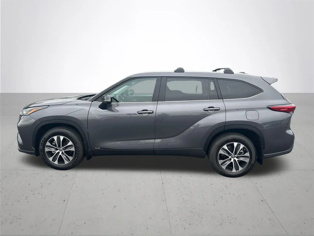 Used 2022 Gray Toyota XLE image 10
