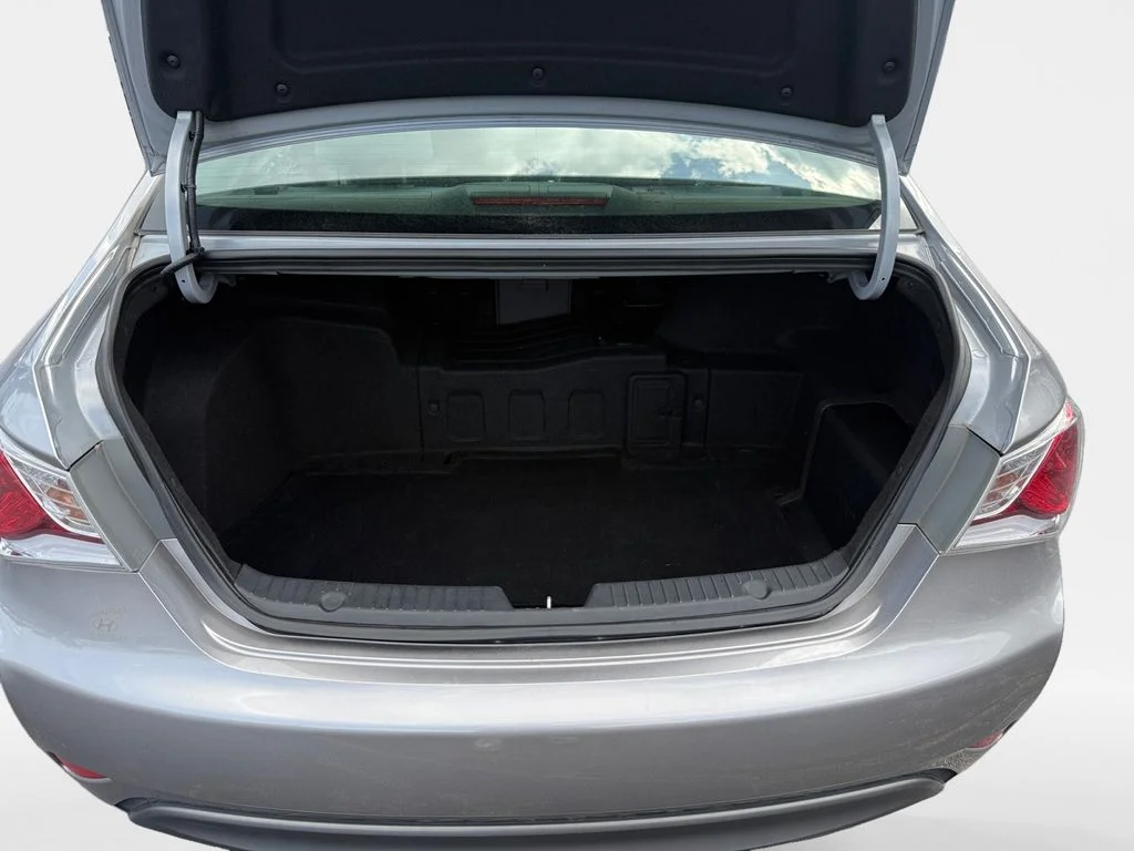 Used 2012 Hyper Silver Metallic Hyundai Base image 22