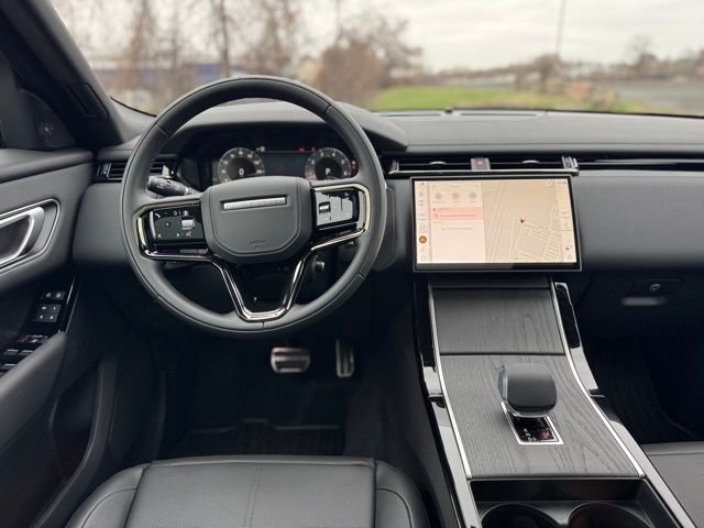 New 2026 Santorini Black Land Rover Dynamic SE image 13