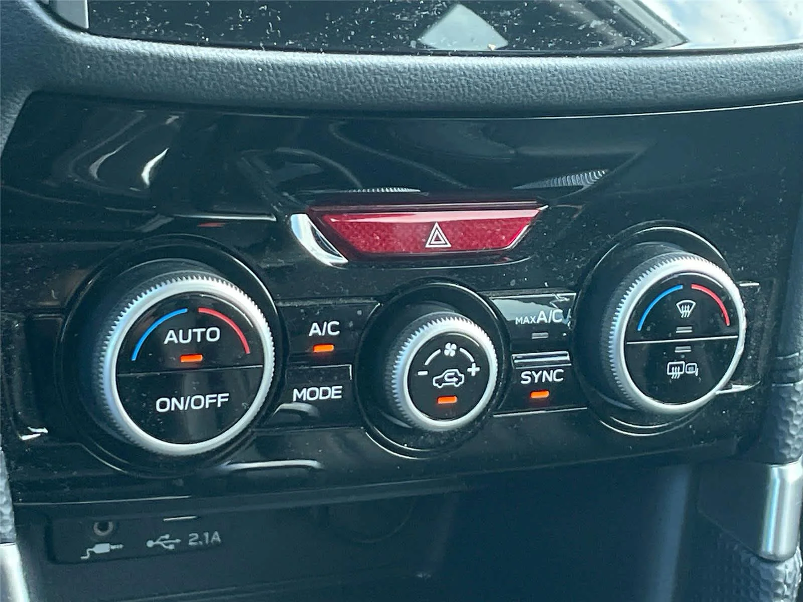 Used 2023 Ice Silver Metallic Subaru Limited image 19