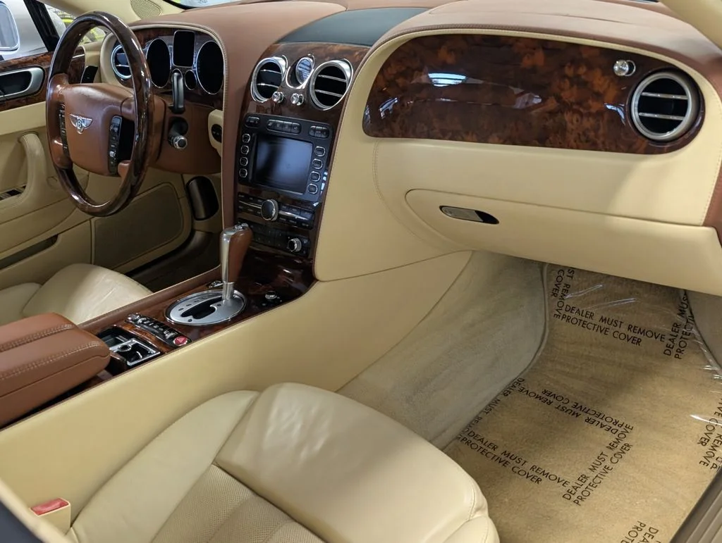 Used 2008 White Bentley Base image 16