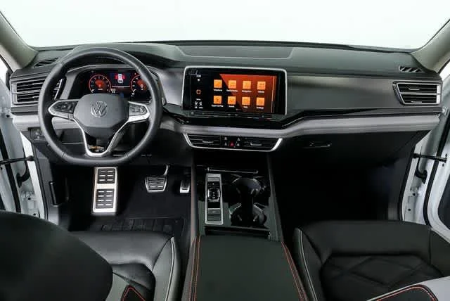New 2026 Opal White Pearl Volkswagen 2.0T Peak Edition image 18