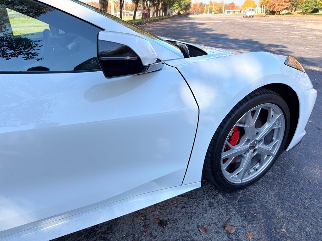 Used 2021 White Chevrolet Stingray image 6