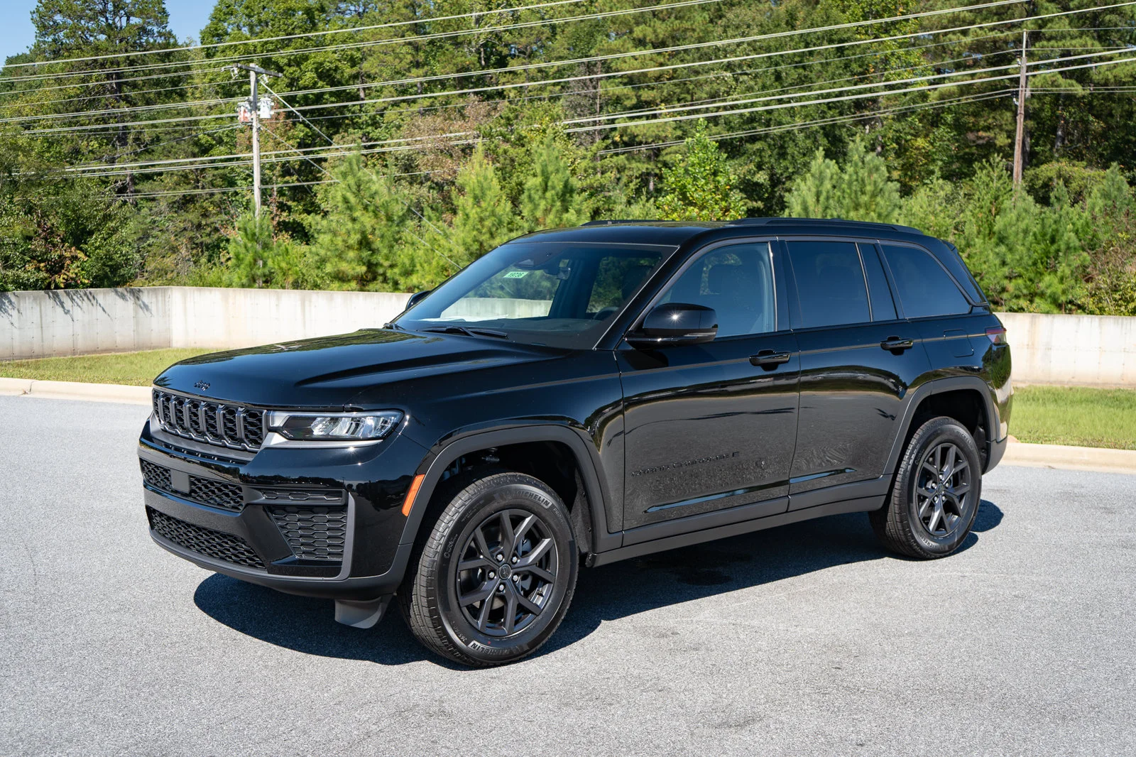 New 2027 High-Gloss Black Paint Jeep Altitude image 3