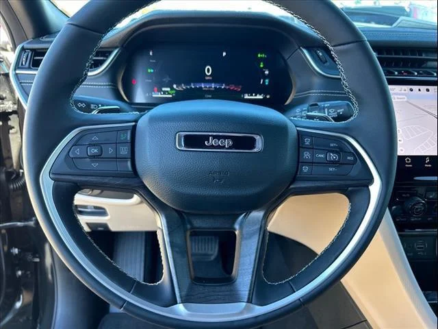 Used 2024 Rocky Mountain Pearlcoat Jeep  image 18