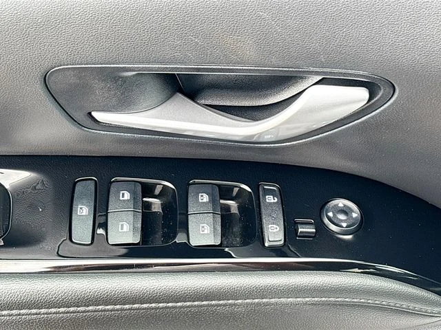Used 2023 White Hyundai Limited image 18