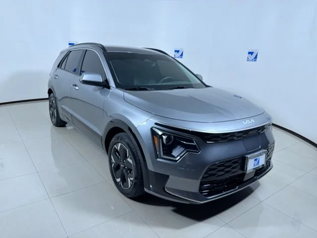 Used 2024 STEEL_GRAY Kia Wind image 1