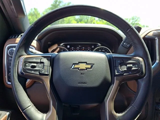 Used 2023 Iridescent Pearl Tricoat Chevrolet High Country image 19