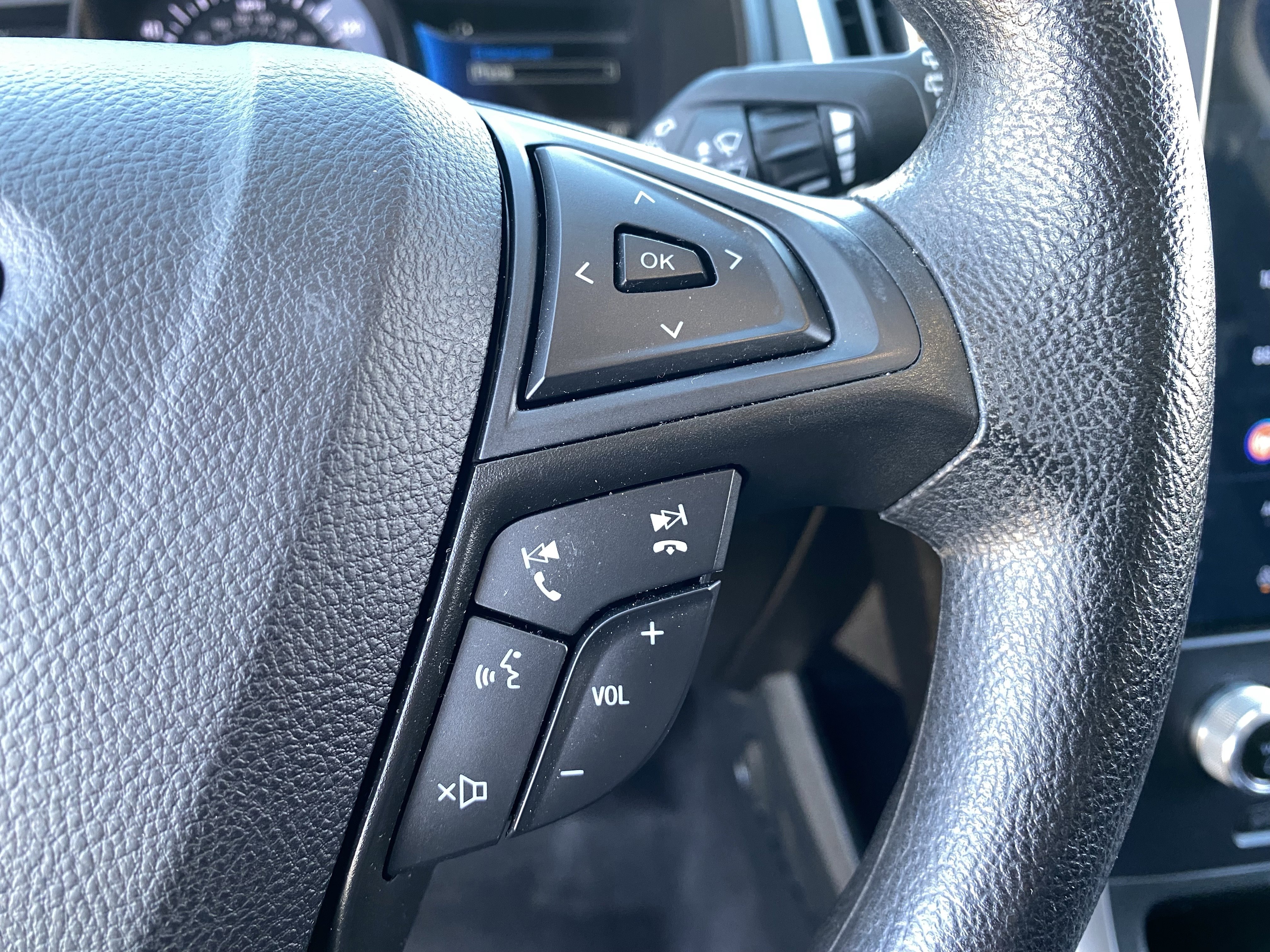 Used 2023 Agate Black Metallic Ford SE image 28