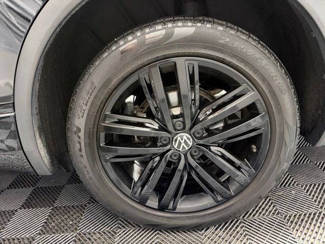 Certified Used 2022 Deep Black Pearl Effect Volkswagen 2.0T SE R-Line Black image 44