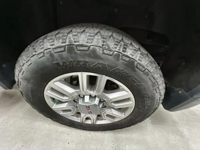 Used 2024 Silver GMC SLT image 34