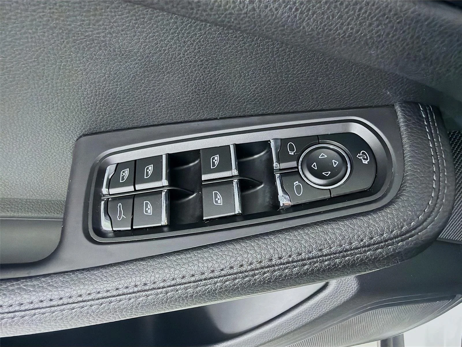 Used 2023 White Porsche T image 8