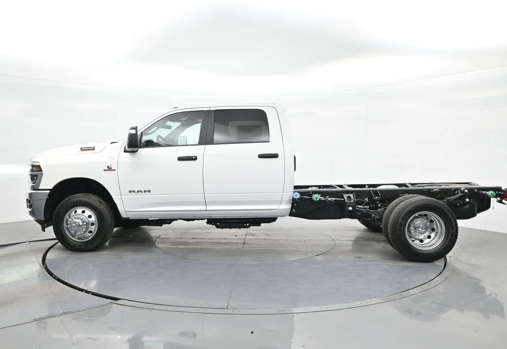 New 2026 Bright White Clear-Coat Exterior Paint RAM Tradesman image 10