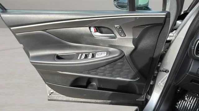 Used 2023 Silver Hyundai Calligraphy image 17