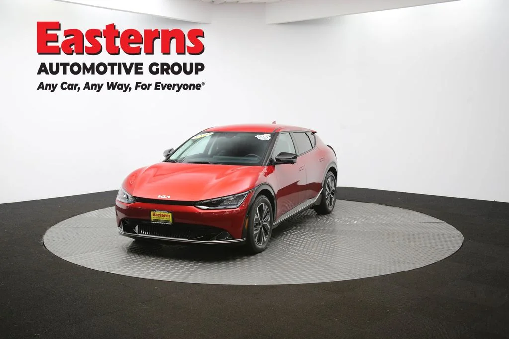 Used 2023 Red Kia Wind image 56