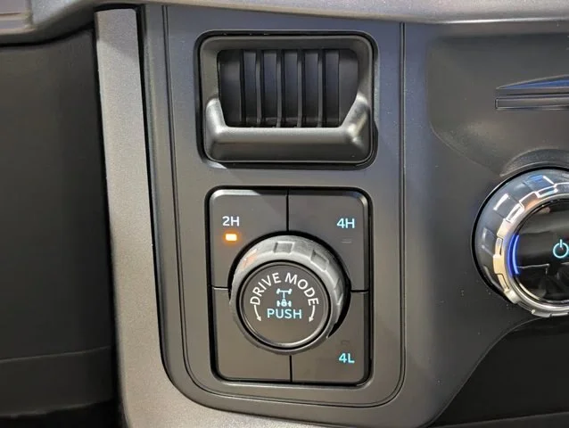 New 2026 Oxford White Ford XLT image 39
