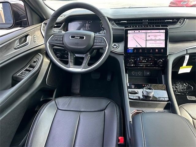 New 2024 Diamond Black Crystal Pearl-Coat Exterior Paint Jeep Anniversary Edition 4xe image 18