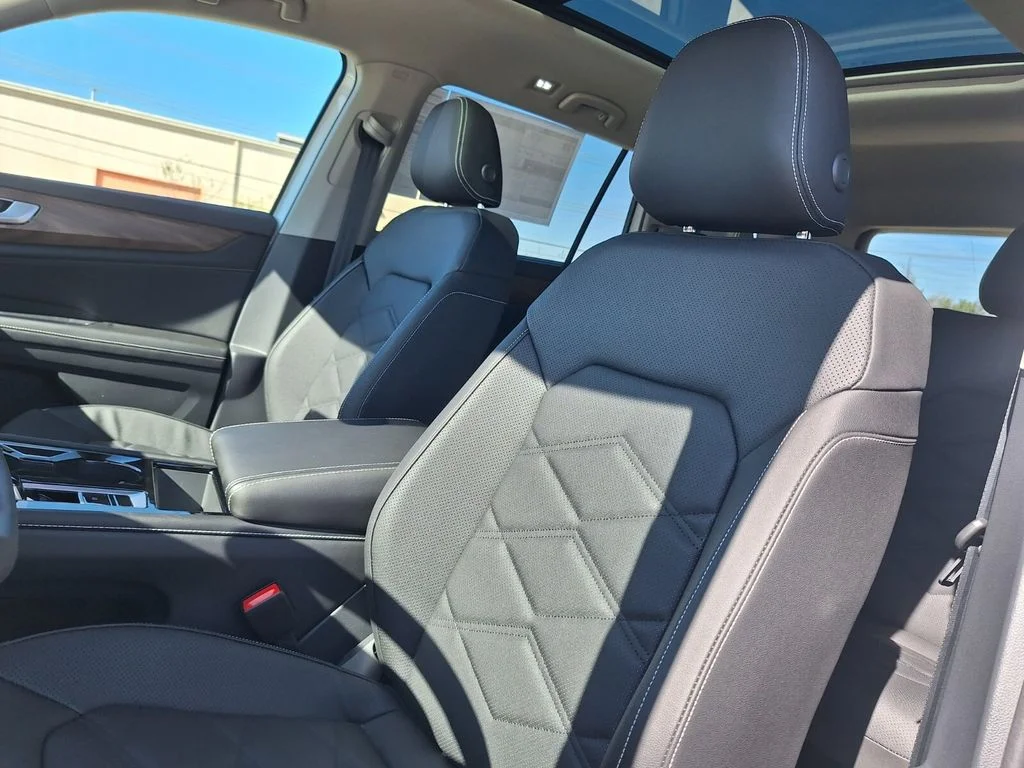 New 2026 White Volkswagen 2.0T SE w/Technology image 11