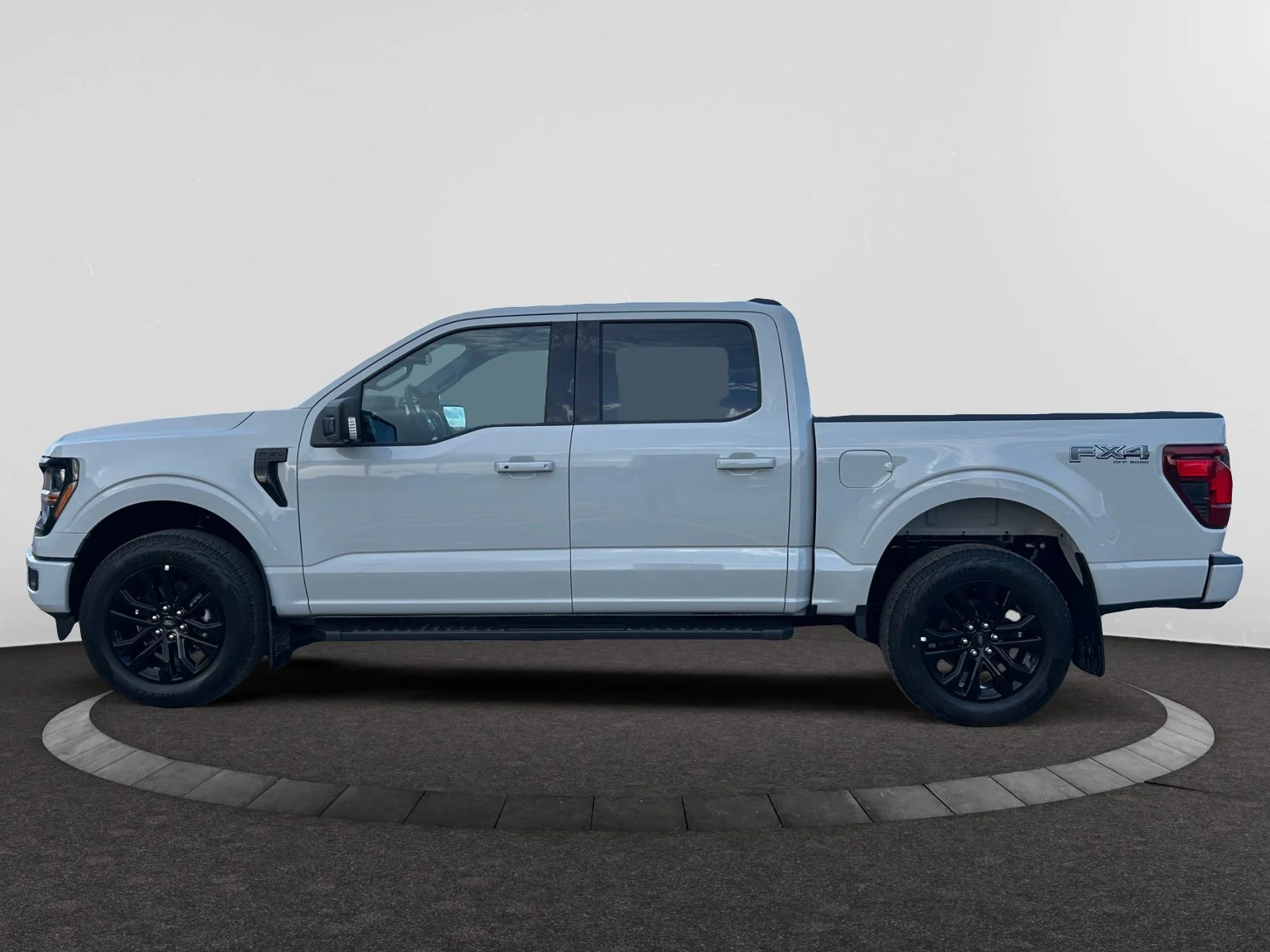 New 2026 Avalanche Ford XLT image 2
