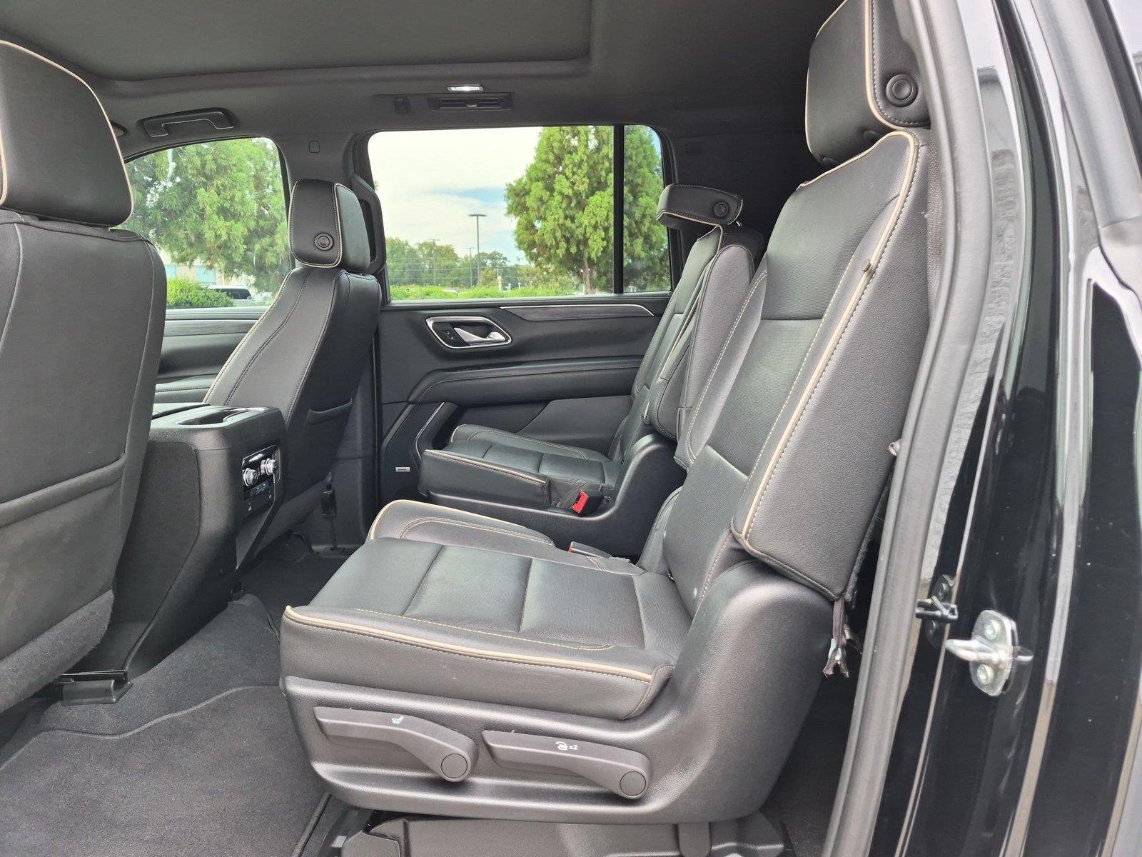 Used 2023 Onyx Black GMC SLT image 32