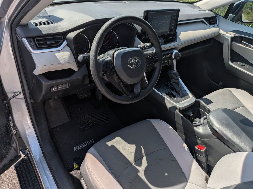 Used 2021 Silver Toyota XLE image 13