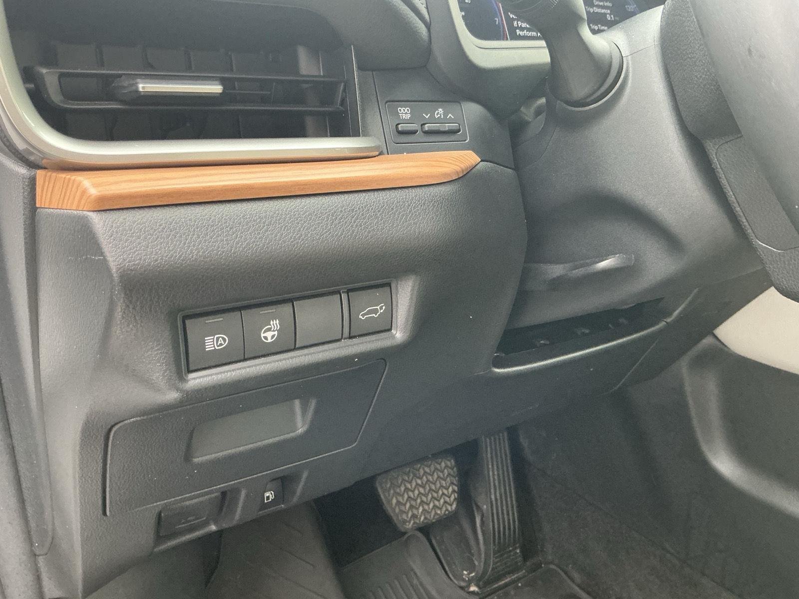 Certified Used 2024 Wind Chill Pearl Toyota Limited image 12