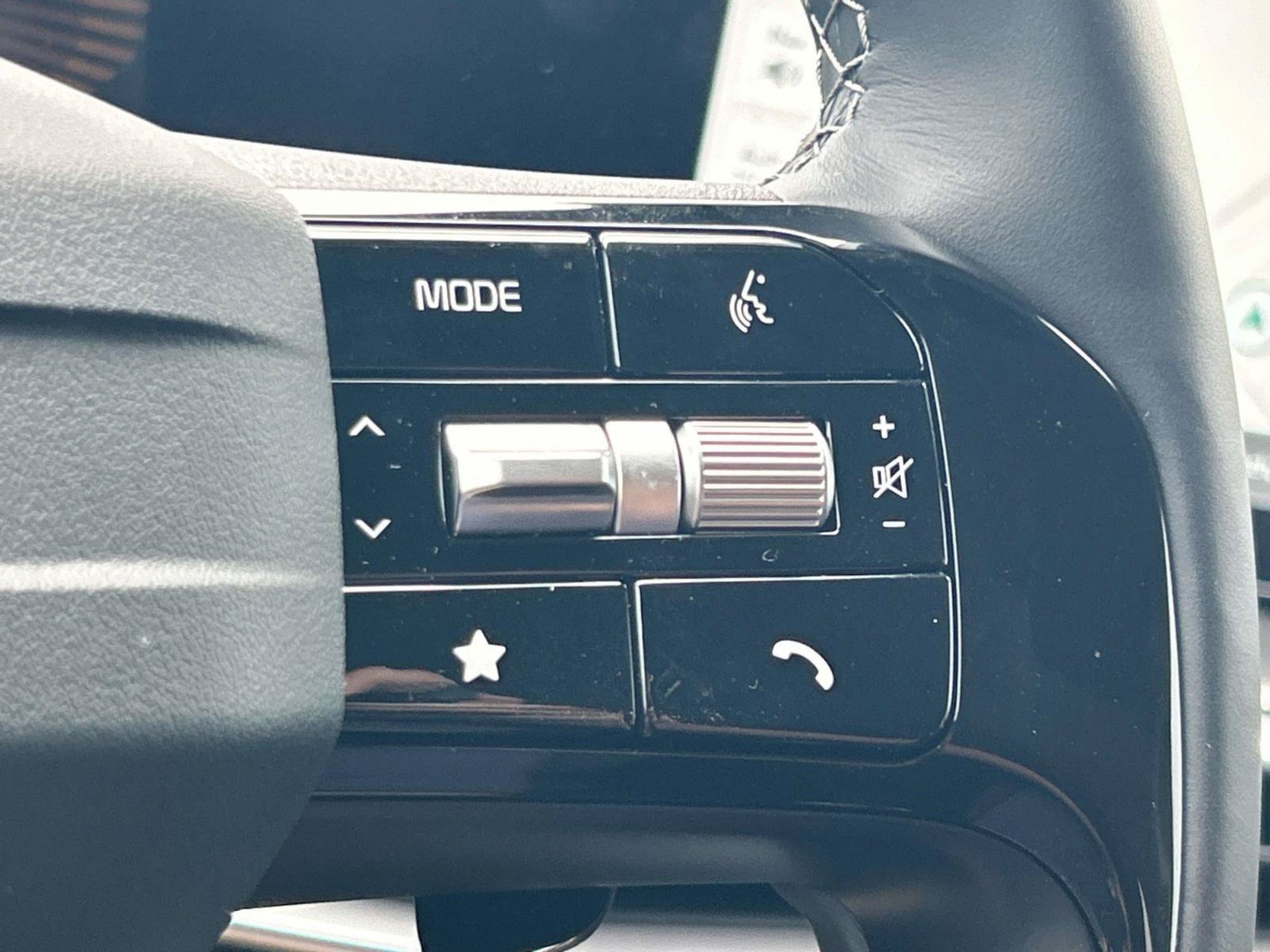 New 2026 Snow White Pearl Kia EX image 22