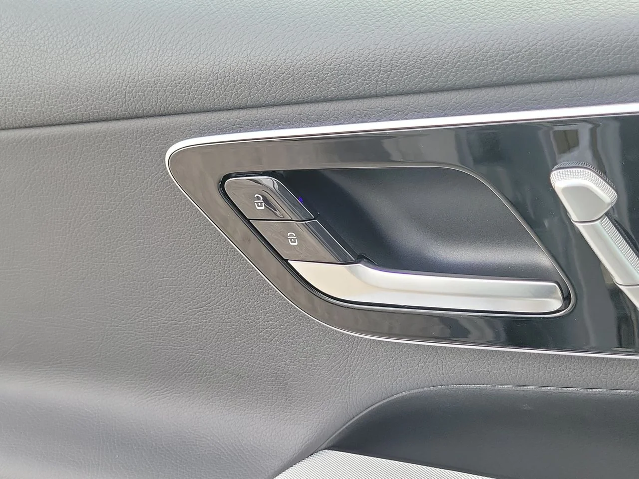 New 2026 Cirrus Silver Metallic Mercedes-Benz GLC 300 image 24
