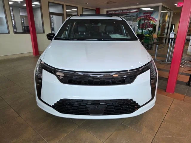 New 2027 Bright White Clear-Coat Exterior Paint Chrysler Limited image 22