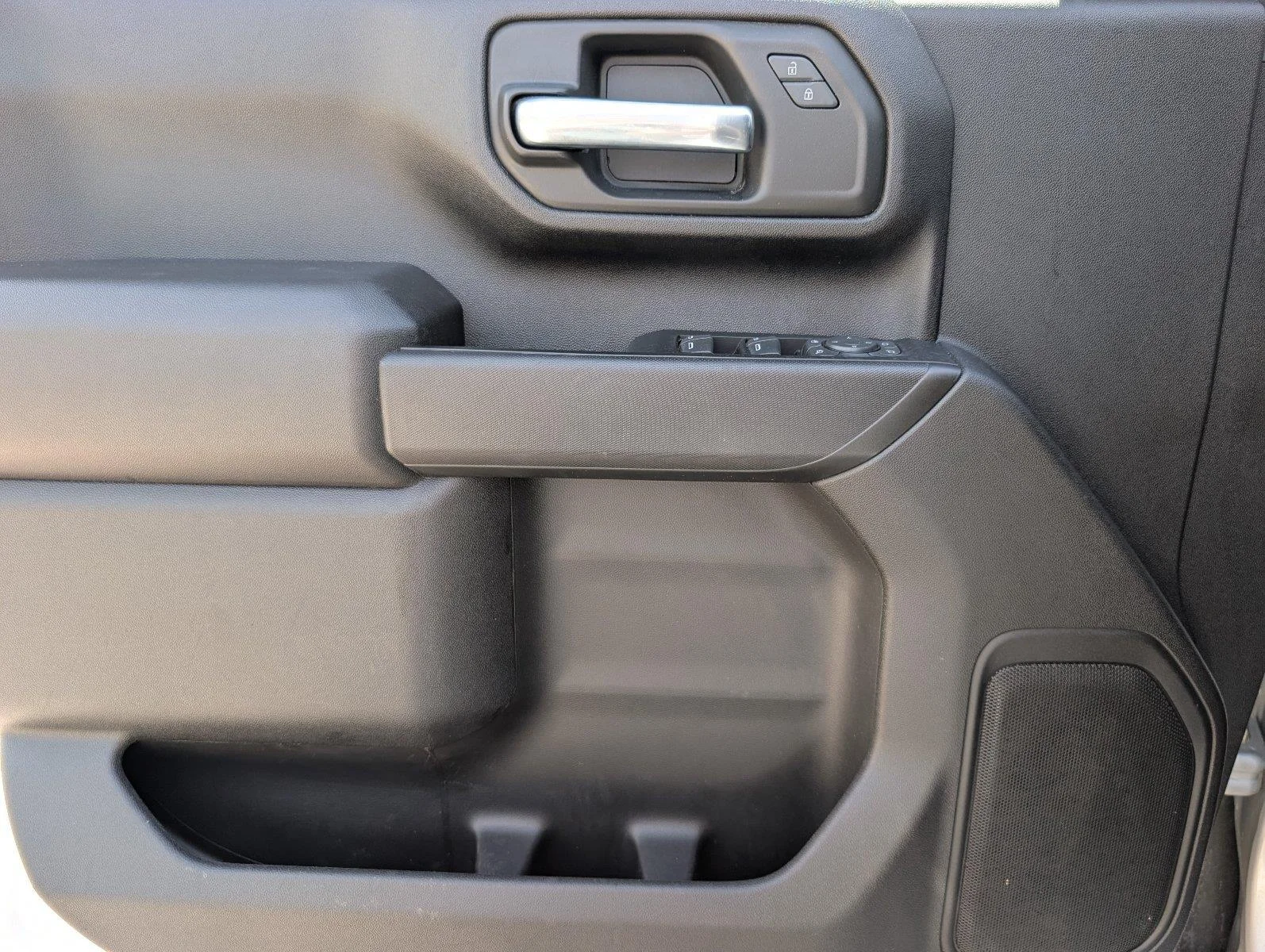 Used 2022 SILVER ICE METALLIC Chevrolet Custom image 17