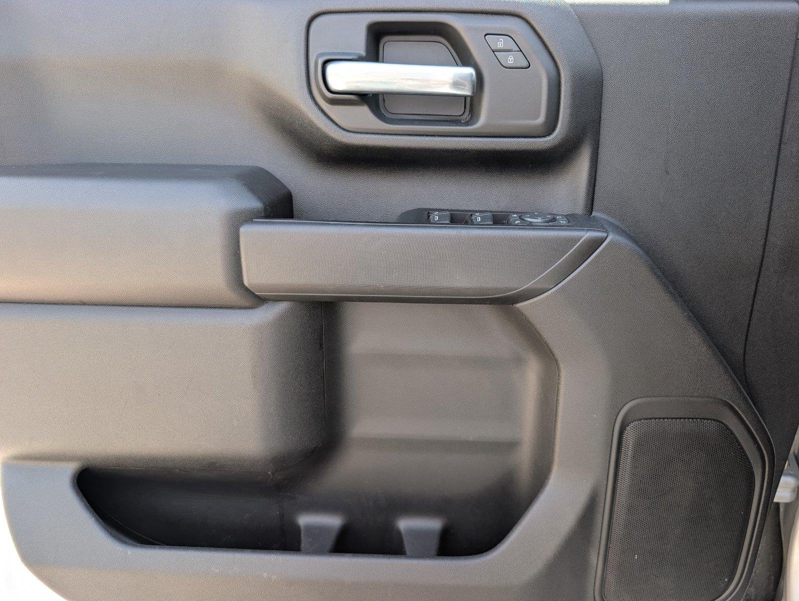 Used 2022 SILVER ICE METALLIC Chevrolet Custom image 17