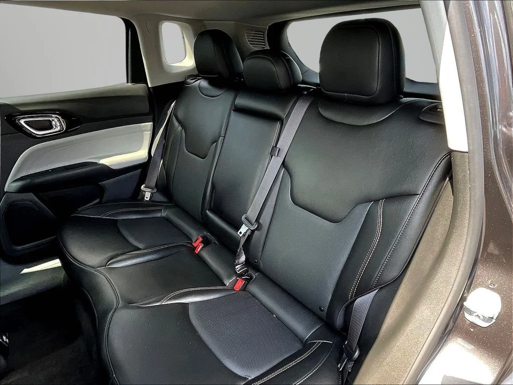 Certified Used 2022 Granite Crystal Clearcoat Metallic Jeep Limited image 24