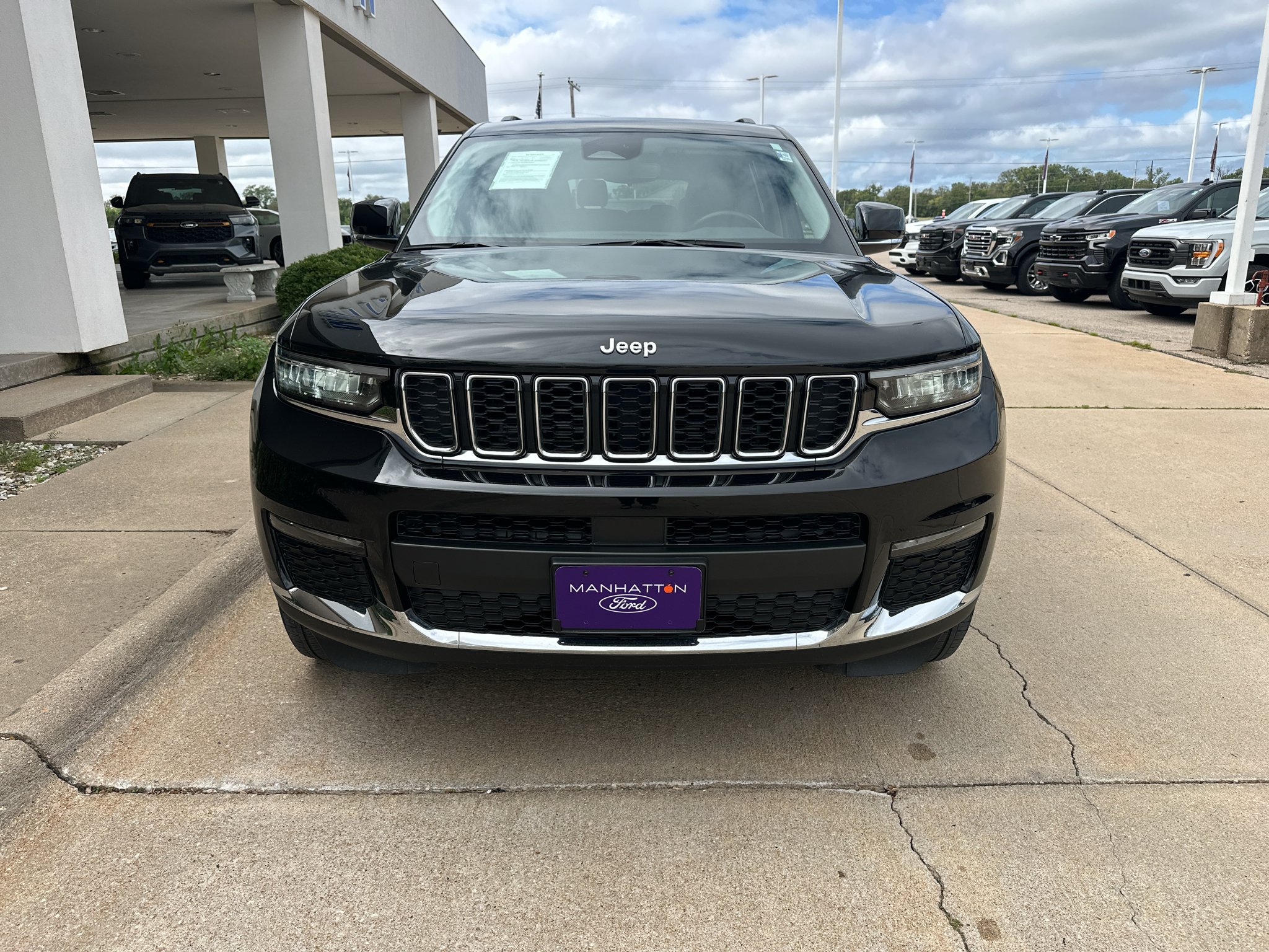 Used 2022 Diamond Black Crystal Pearlcoat Jeep Limited image 13