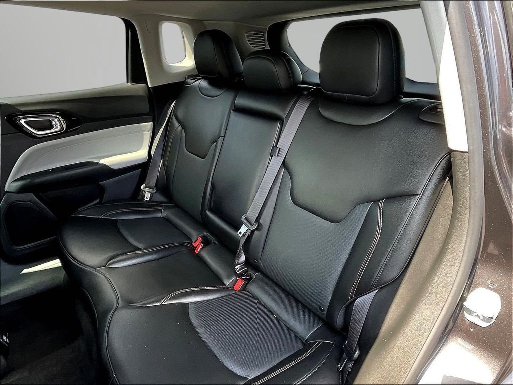 Used 2022 Gray Jeep Limited image 24