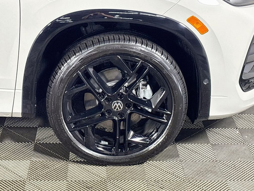New 2026 Sandstone Volkswagen SE R-Line Black image 23