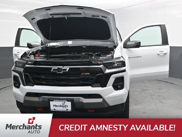 Used 2025 White Chevrolet Z71 image 43