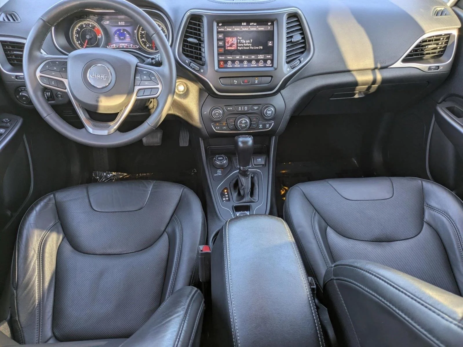 Used 2021 Billet Silver Metallic Clearcoat Jeep Latitude Lux image 17