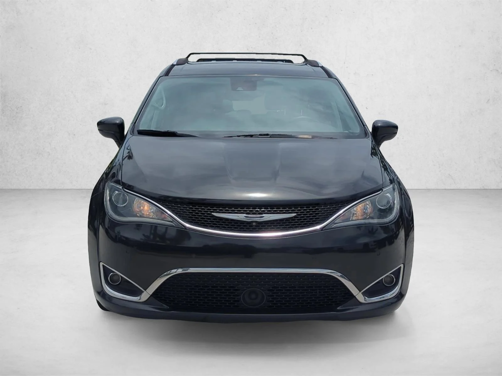 Used 2018 Brilliant Black Crystal Pearlcoat Chrysler Touring L image 2