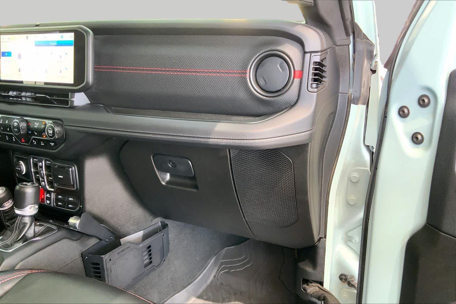 Used 2024 Earl Clearcoat Jeep Rubicon X image 19
