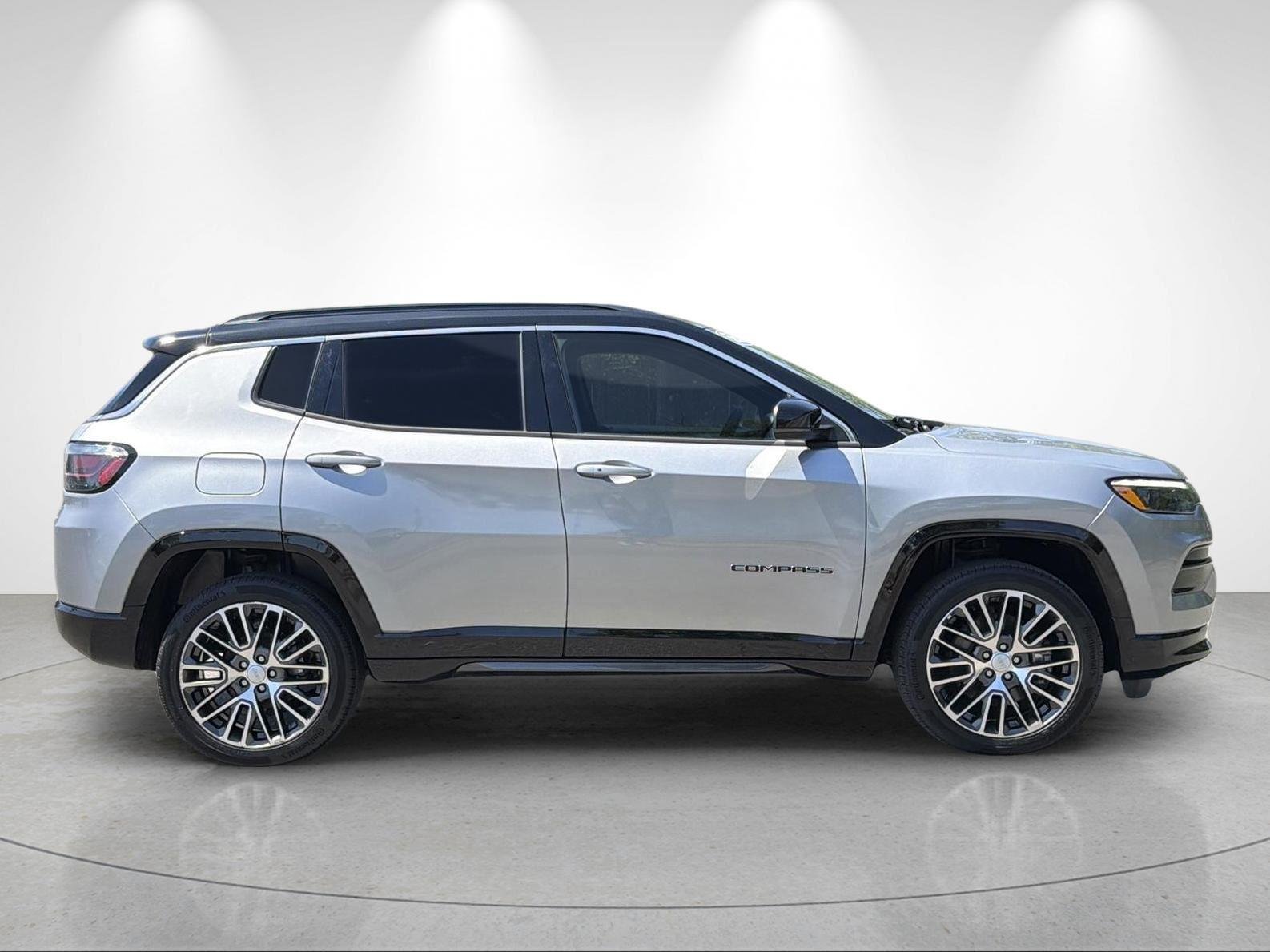 Used 2023 Billet Silver Metallic Clearcoat Jeep Limited image 6