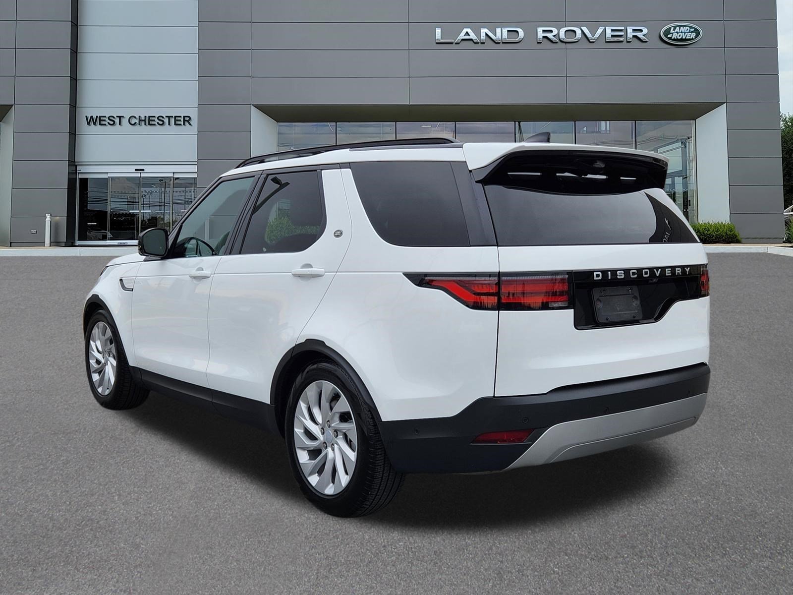 Certified Used 2025 Fuji White Land Rover S image 3