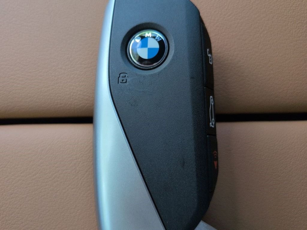 New 2026 Manhattan Green Metallic BMW xDrive40i image 30