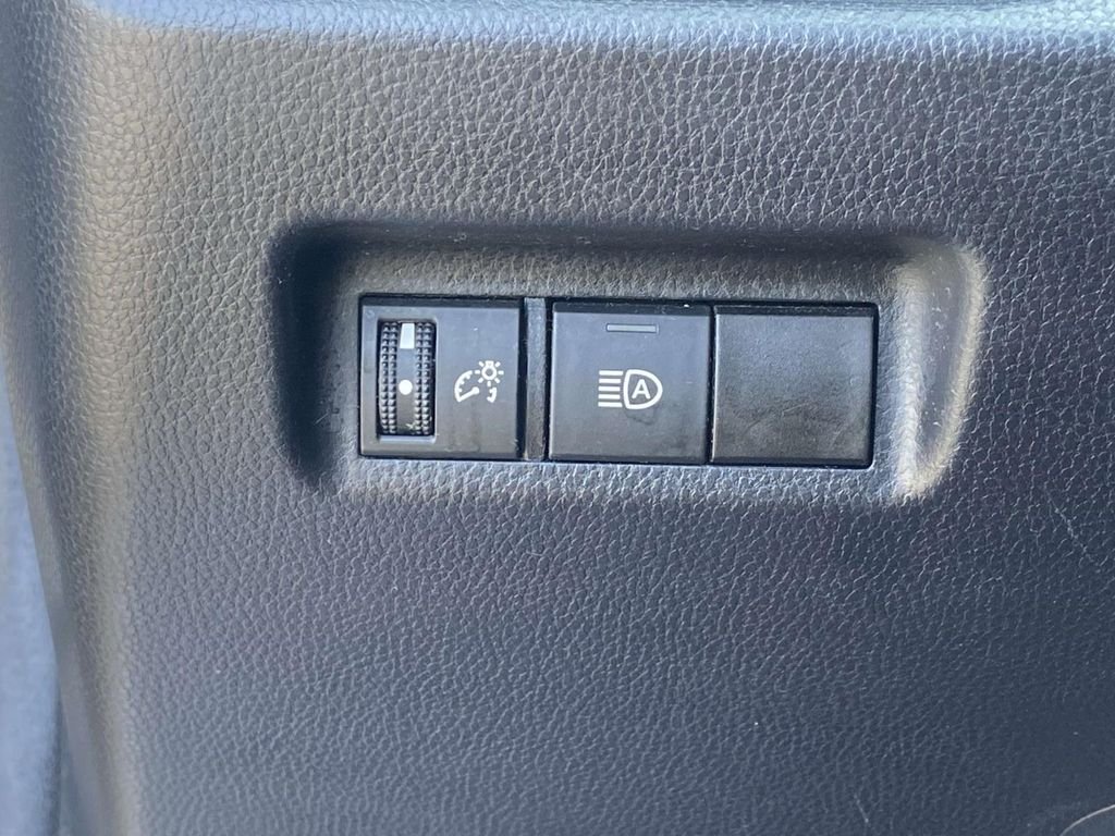 Used 2021 Silver Toyota XLE image 26