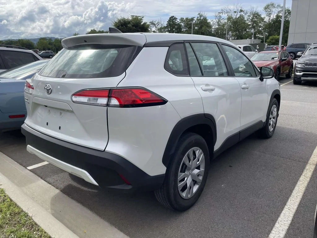 Used 2022 Wind Chill Pearl Toyota L image 4