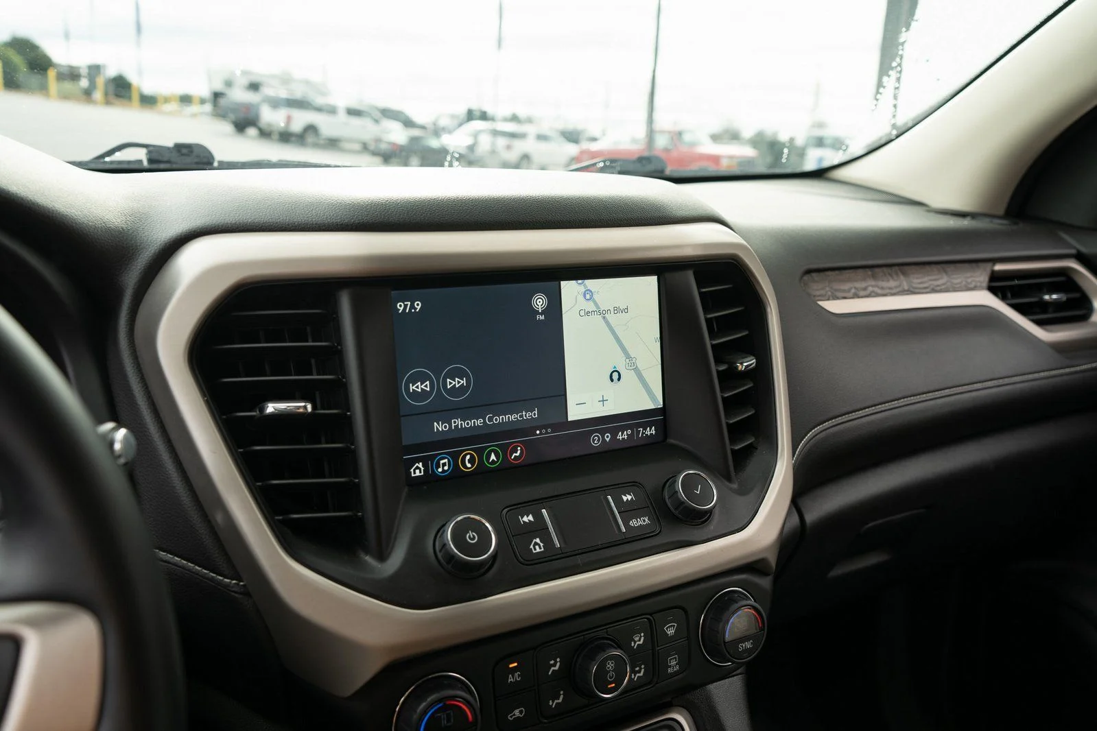 Used 2023 White GMC Denali image 24