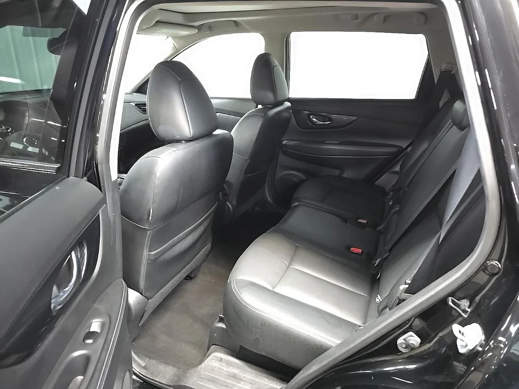 Used 2017 Black Nissan SL image 33