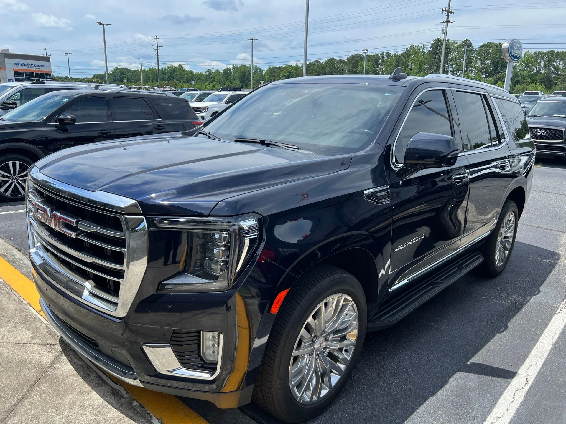 Used 2021 Midnight Blue Metallic GMC SLT image 1