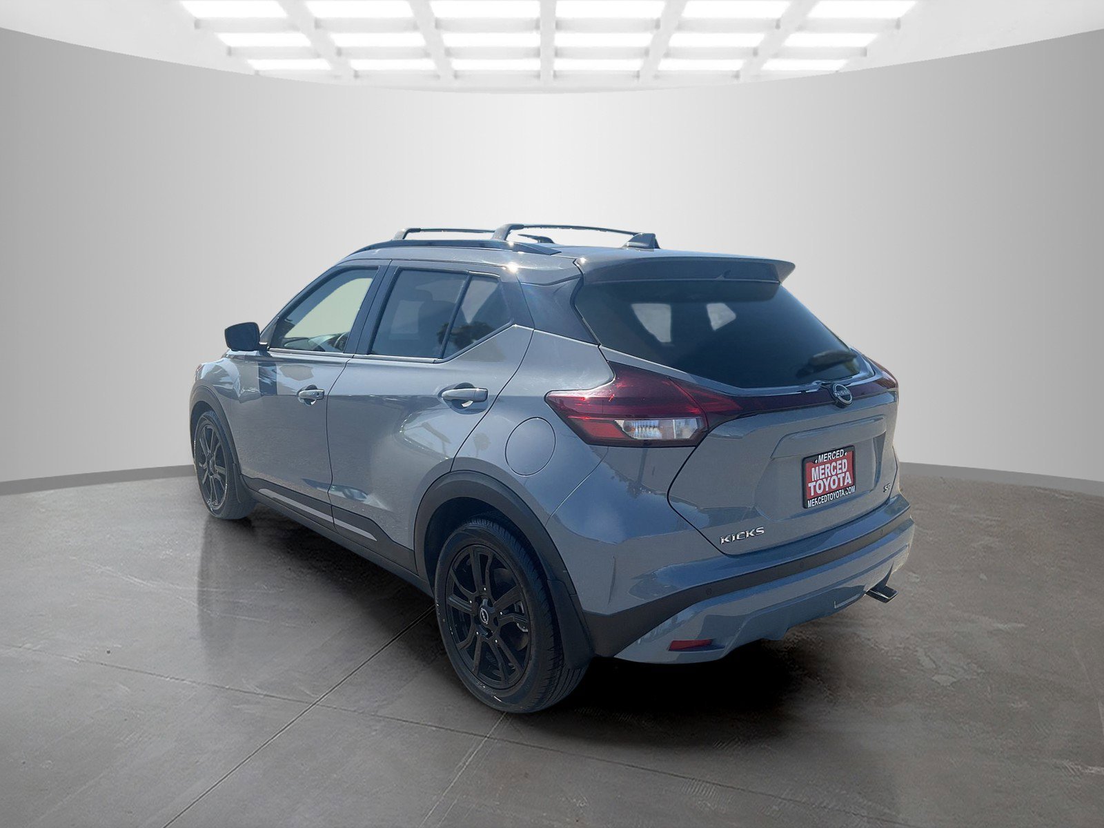 Used 2022 Boulder Gray Pearl Nissan SR image 3